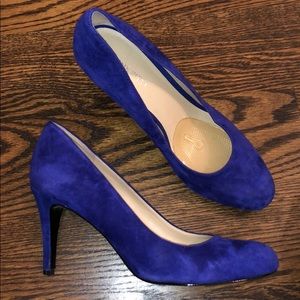 Suede blue pumps